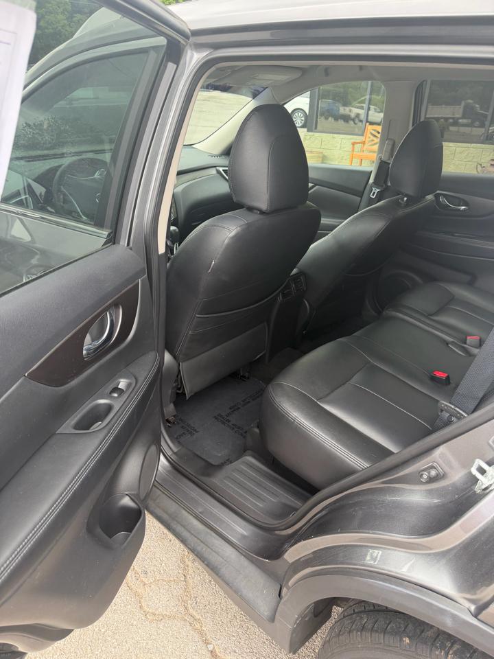 Nissan Rogue FWD 4dr SV 2014