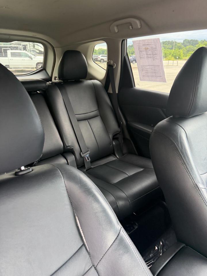 Nissan Rogue FWD 4dr SV 2014