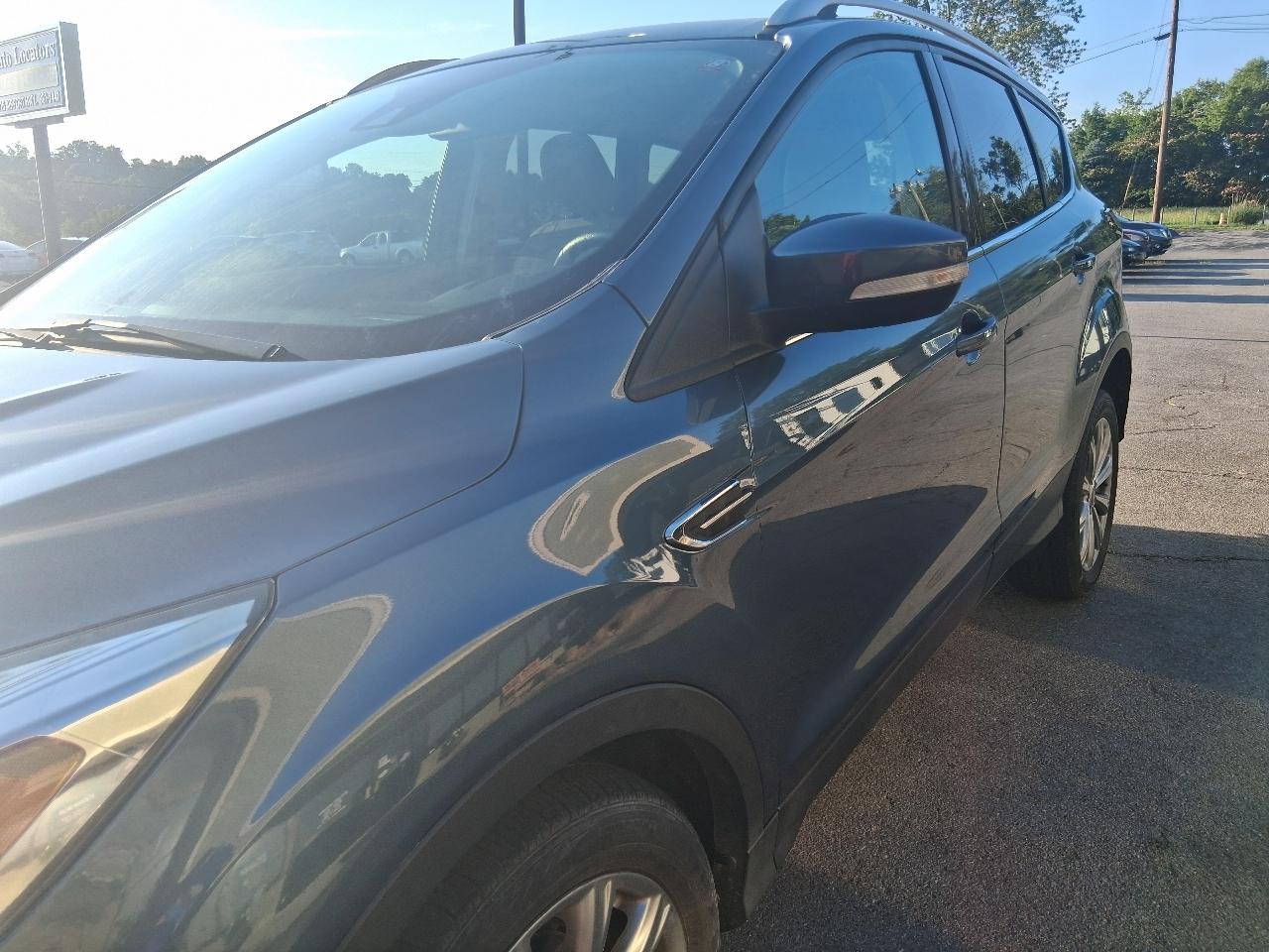 Ford Escape Titanium 4WD 2018