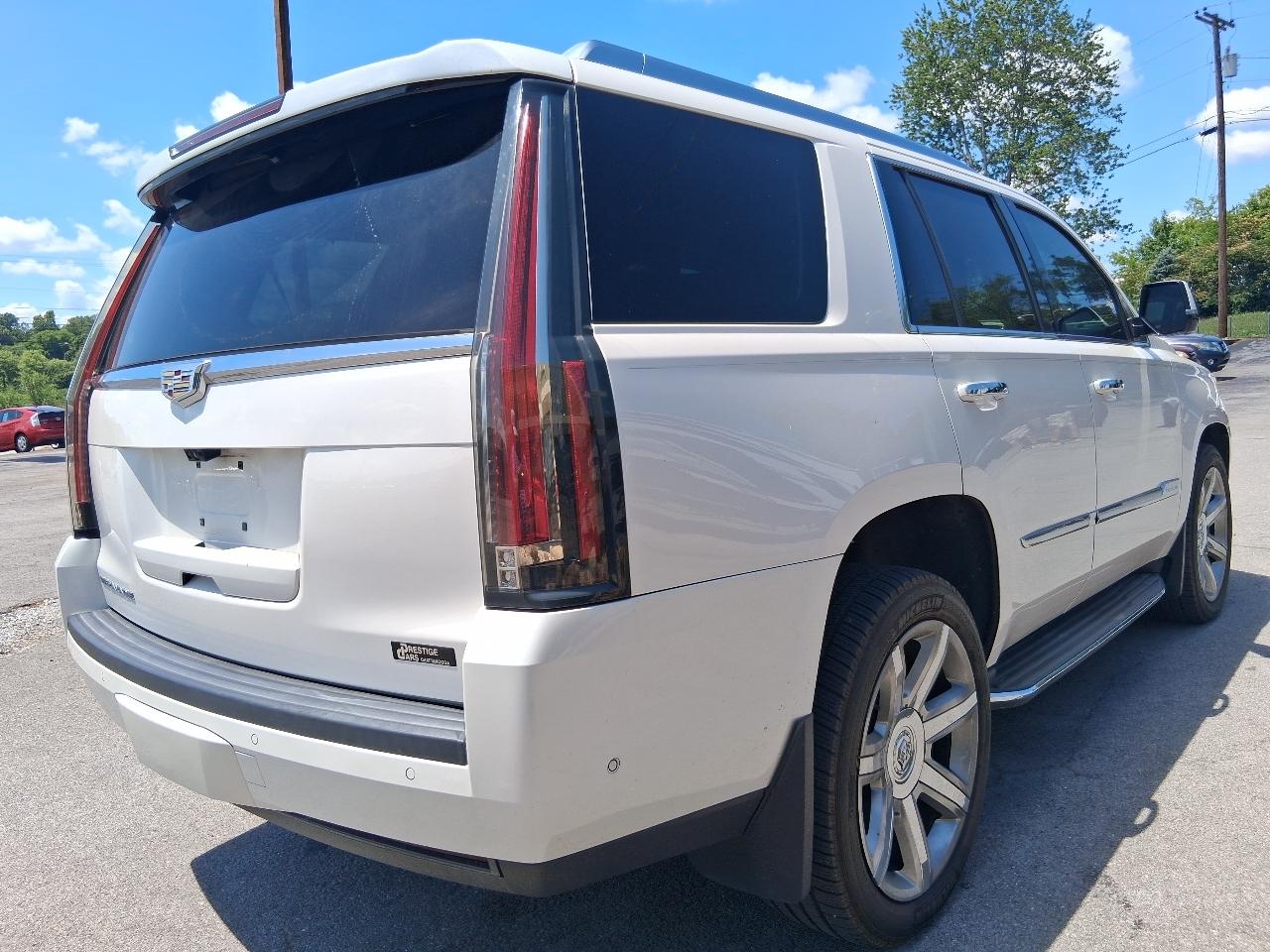 Cadillac Escalade 4WD 4dr Luxury 2017