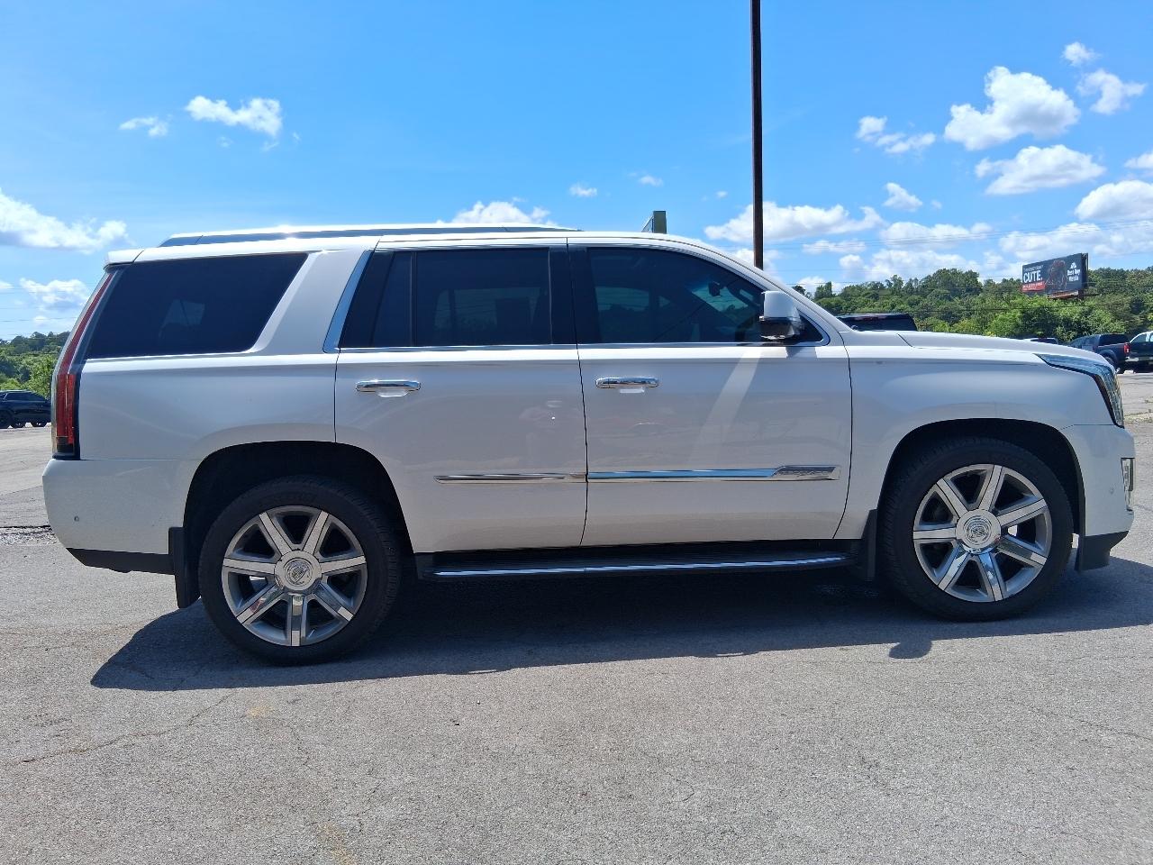Cadillac Escalade 4WD 4dr Luxury 2017