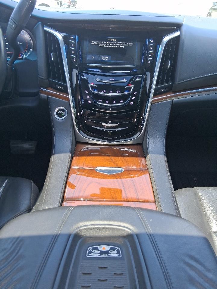 Cadillac Escalade 4WD 4dr Luxury 2017