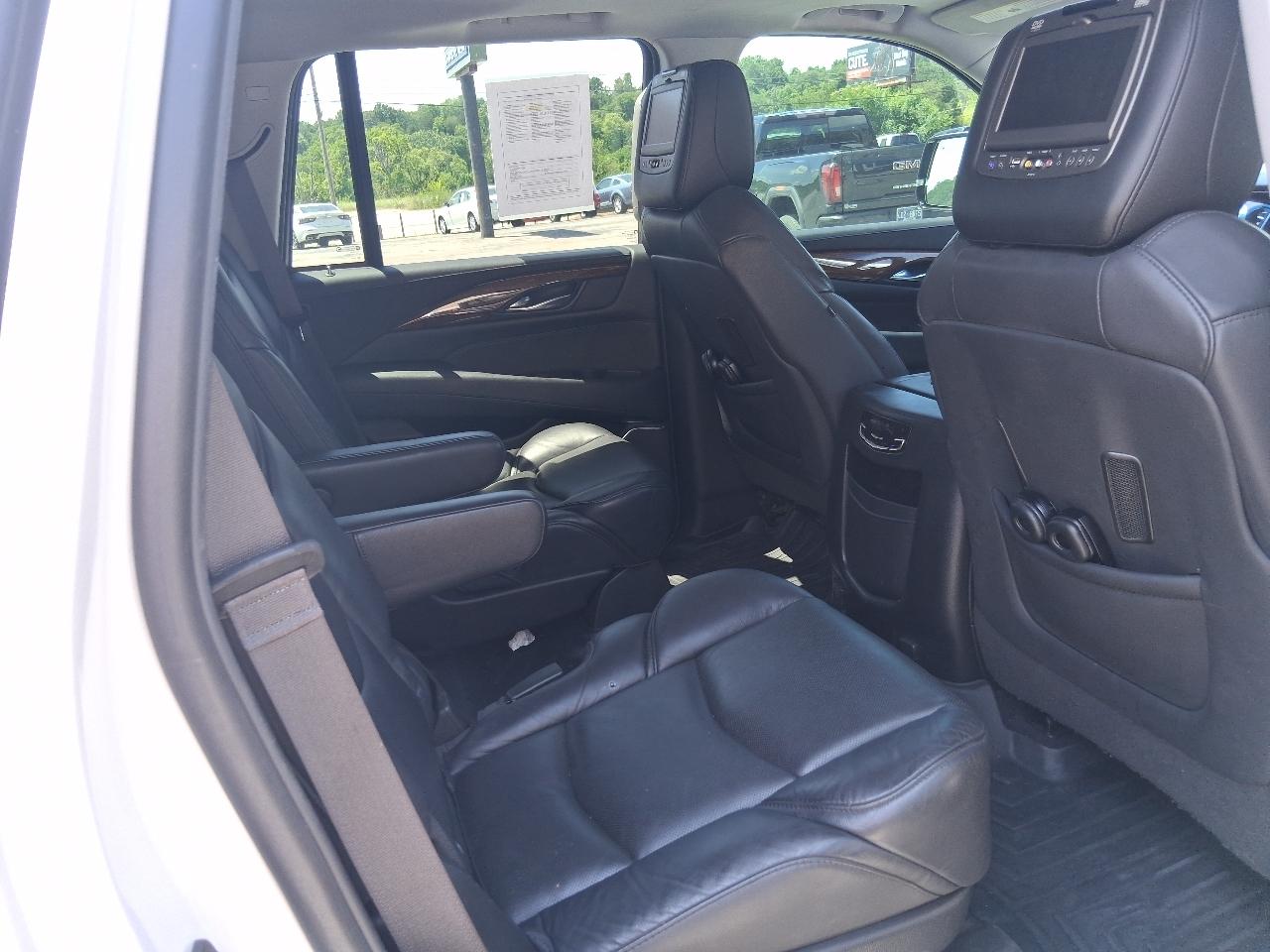 Cadillac Escalade 4WD 4dr Luxury 2017