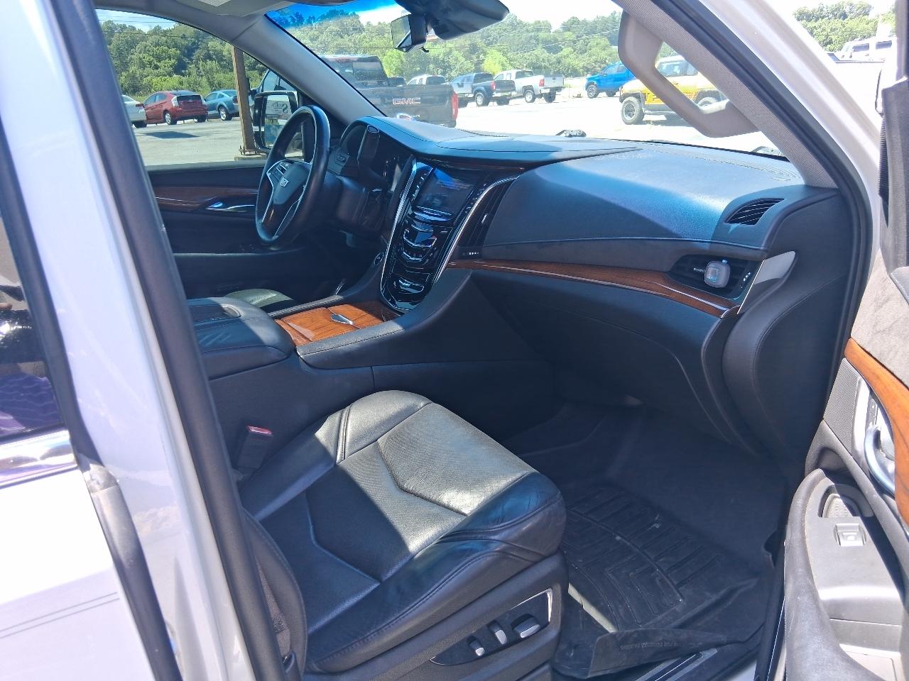 Cadillac Escalade 4WD 4dr Luxury 2017