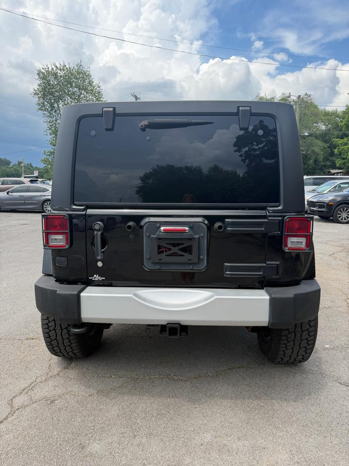 Jeep Wrangler Unlimited 4WD 4dr Sahara 2012