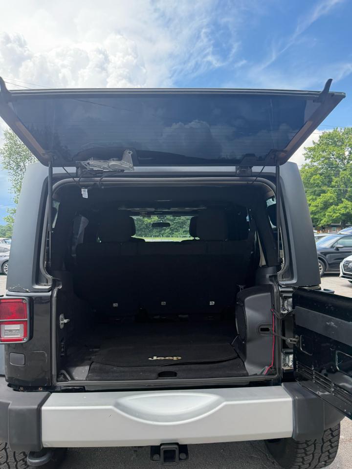 Jeep Wrangler Unlimited 4WD 4dr Sahara 2012
