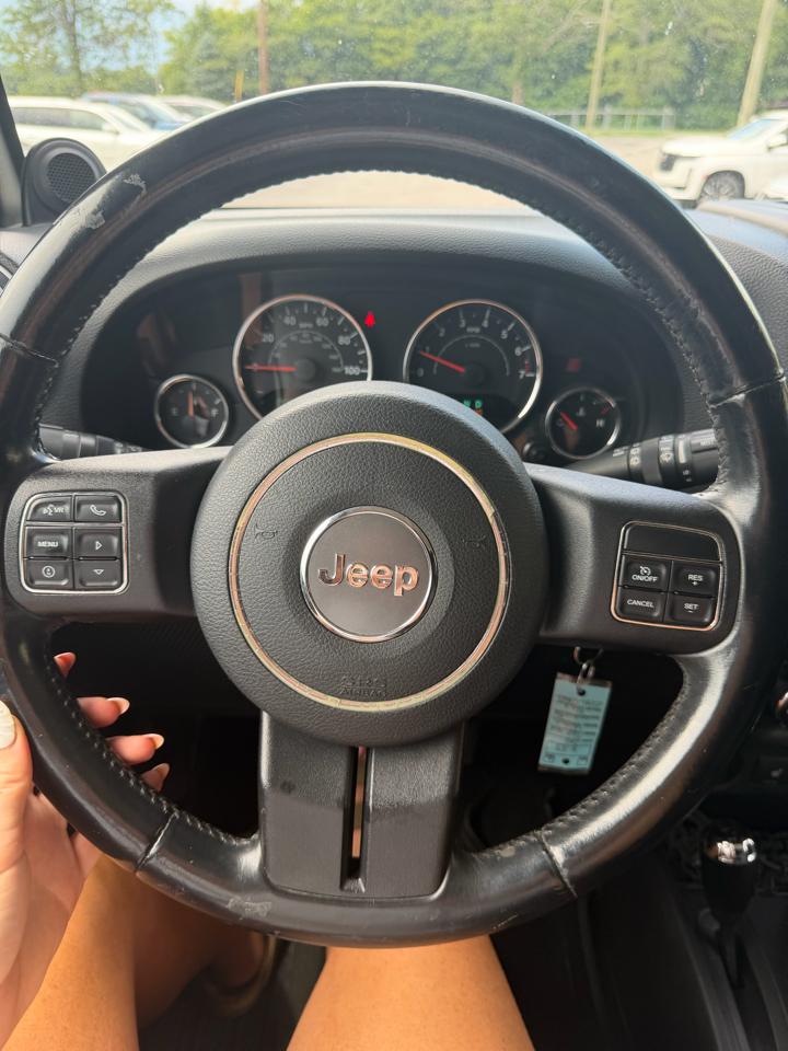 Jeep Wrangler Unlimited 4WD 4dr Sahara 2012