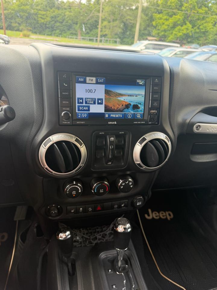 Jeep Wrangler Unlimited 4WD 4dr Sahara 2012