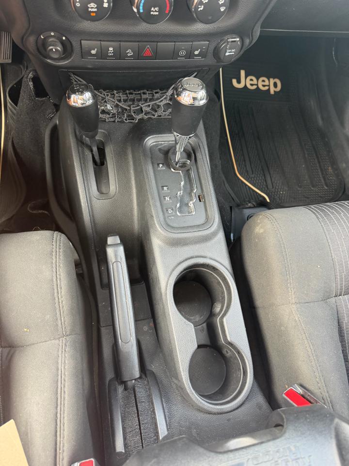 Jeep Wrangler Unlimited 4WD 4dr Sahara 2012