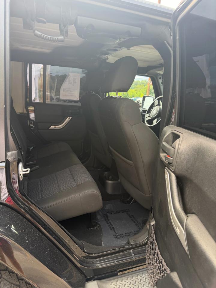 Jeep Wrangler Unlimited 4WD 4dr Sahara 2012