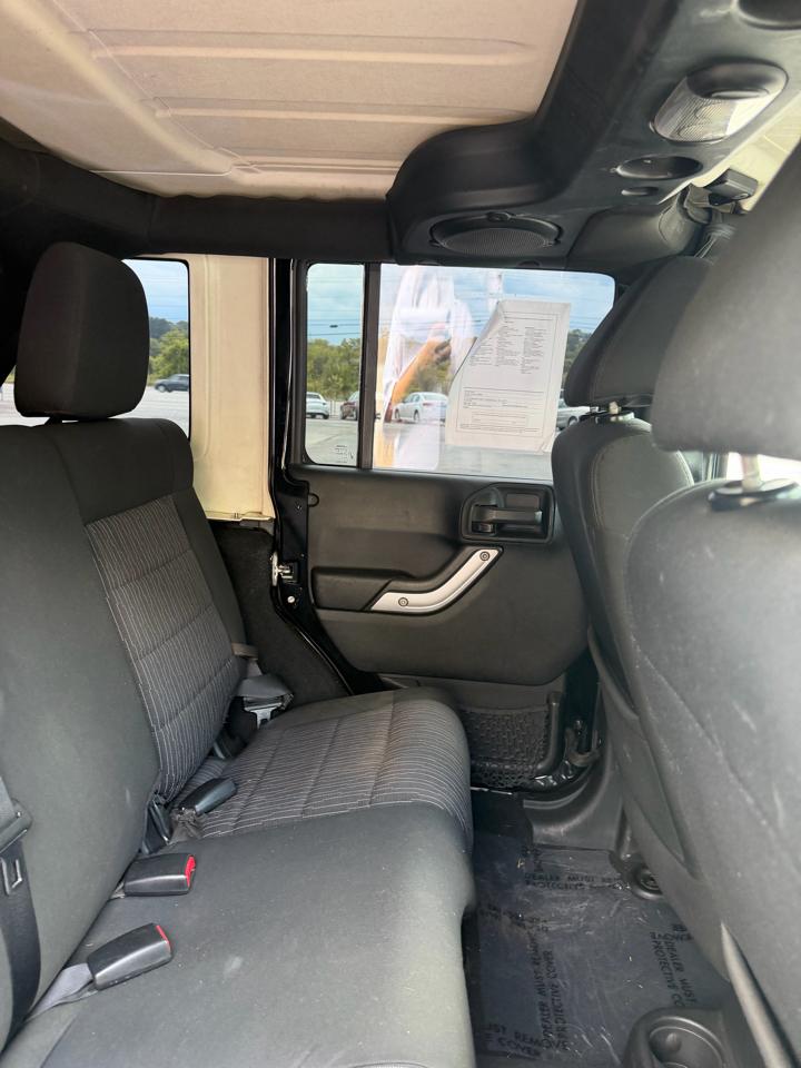 Jeep Wrangler Unlimited 4WD 4dr Sahara 2012