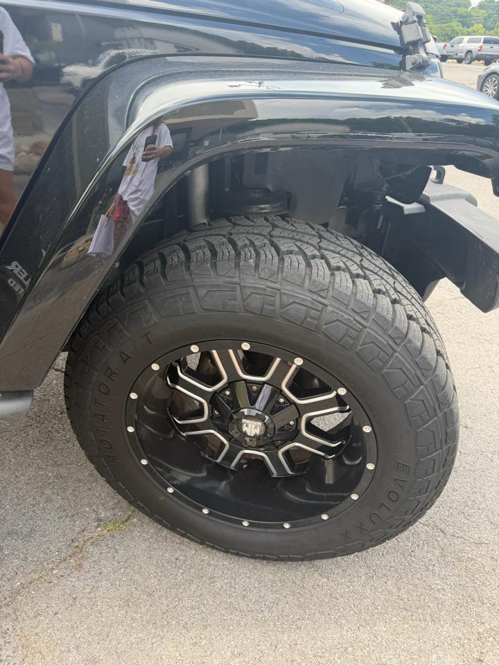Jeep Wrangler Unlimited 4WD 4dr Sahara 2012