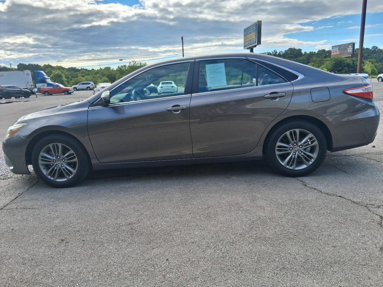 Toyota Camry 4dr Sdn I4 Auto SE w/Special Edition Pkg (Natl) 2016