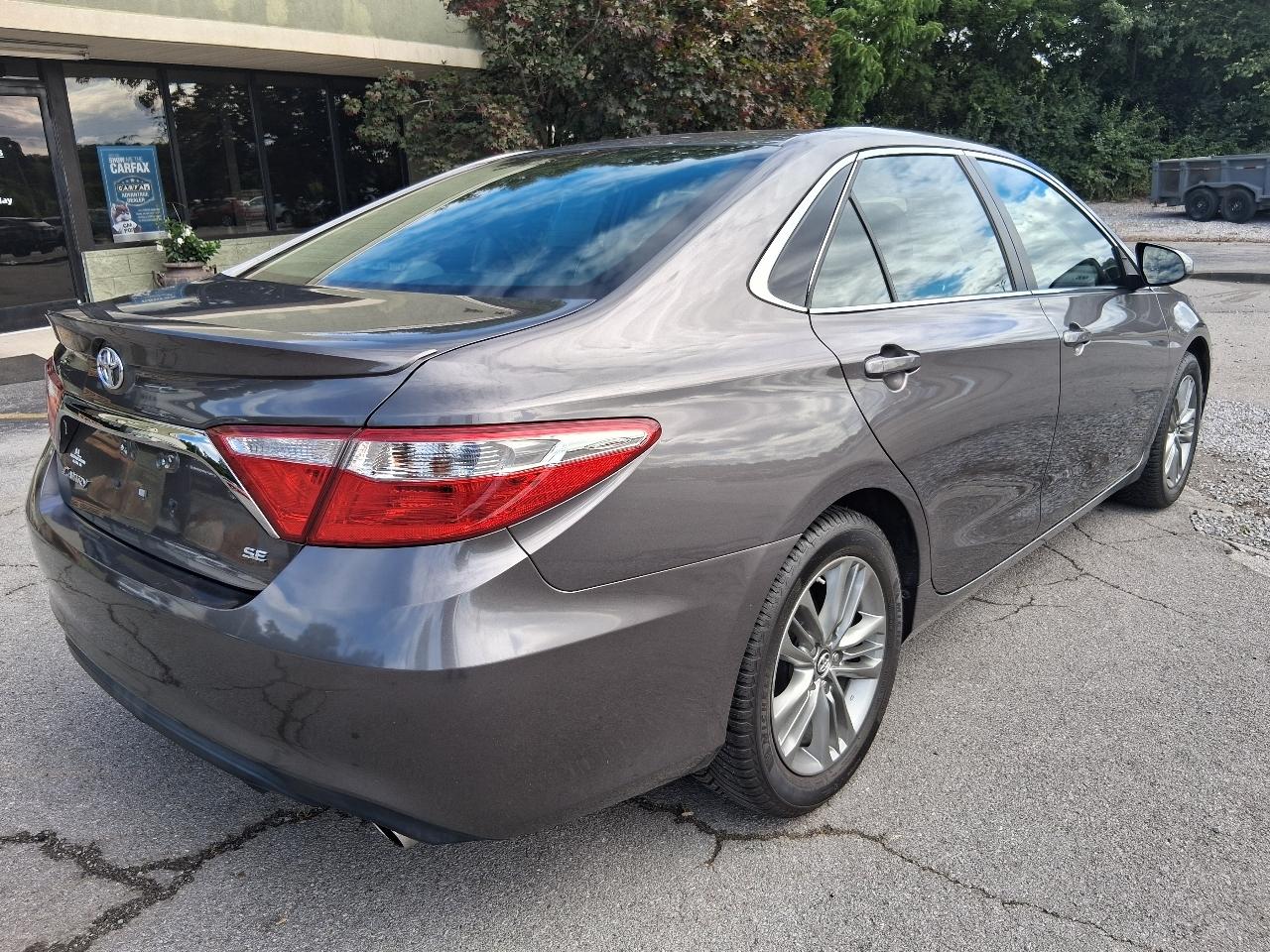 Toyota Camry 4dr Sdn I4 Auto SE w/Special Edition Pkg (Natl) 2016