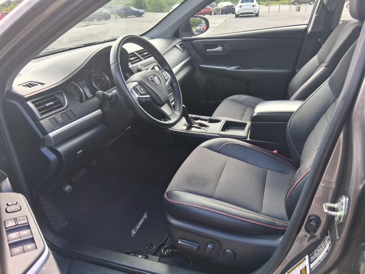 Toyota Camry 4dr Sdn I4 Auto SE w/Special Edition Pkg (Natl) 2016