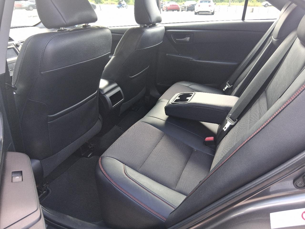 Toyota Camry 4dr Sdn I4 Auto SE w/Special Edition Pkg (Natl) 2016