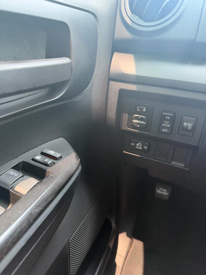 Toyota Tundra 4WD Truck Double Cab 4.6L V8 6-Spd AT SR5 (Natl) 2014