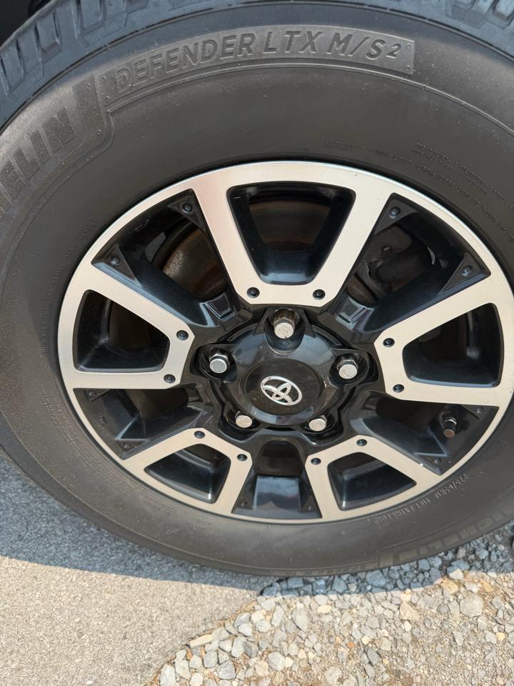 Toyota Tundra 4WD Truck Double Cab 4.6L V8 6-Spd AT SR5 (Natl) 2014