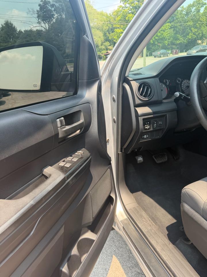 Toyota Tundra 4WD Truck Double Cab 4.6L V8 6-Spd AT SR5 (Natl) 2014