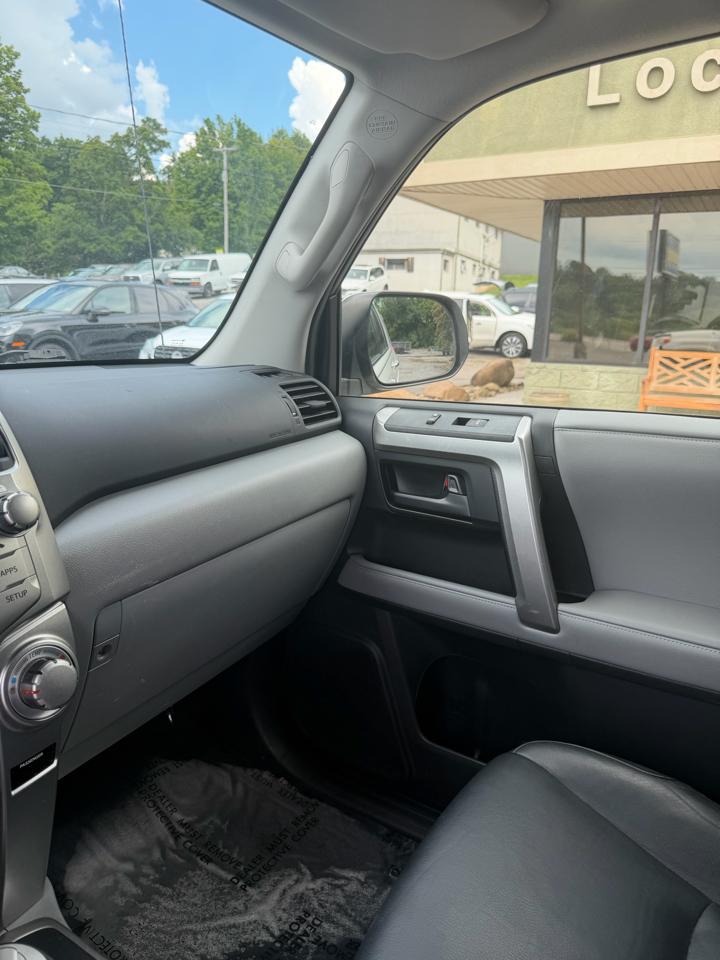 Toyota 4Runner 2WD 4dr V6 SR5 (Natl) 2013