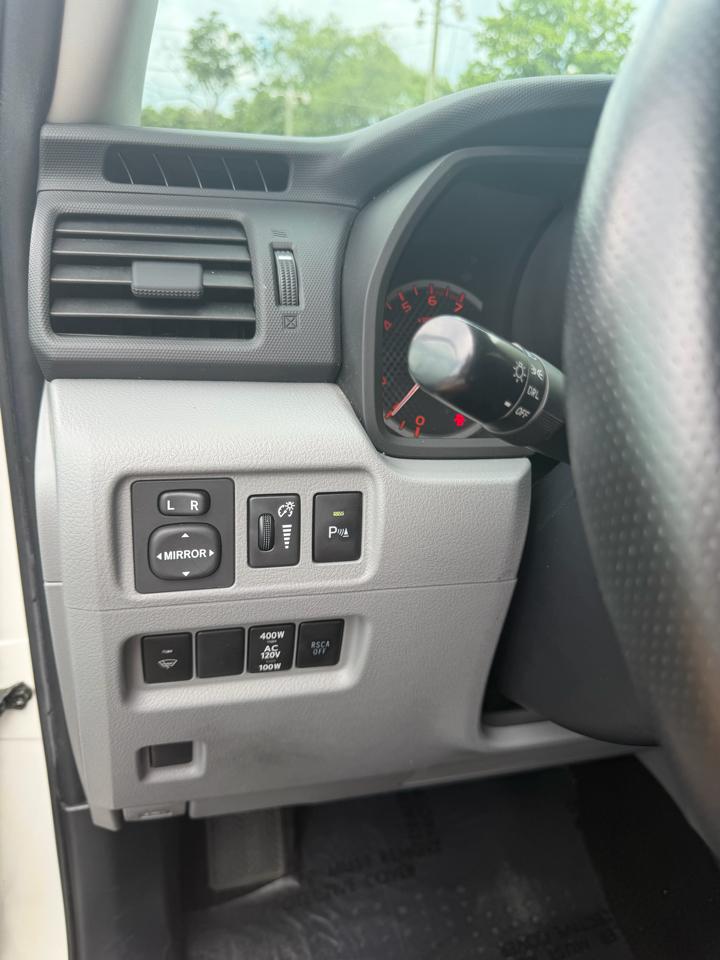 Toyota 4Runner 2WD 4dr V6 SR5 (Natl) 2013