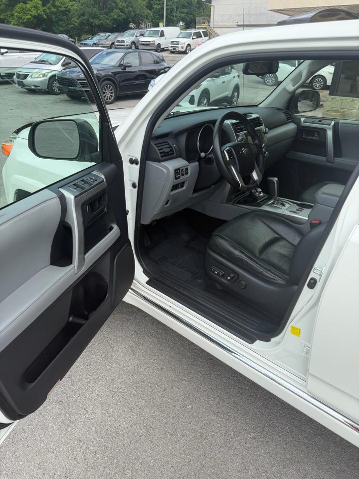Toyota 4Runner 2WD 4dr V6 SR5 (Natl) 2013