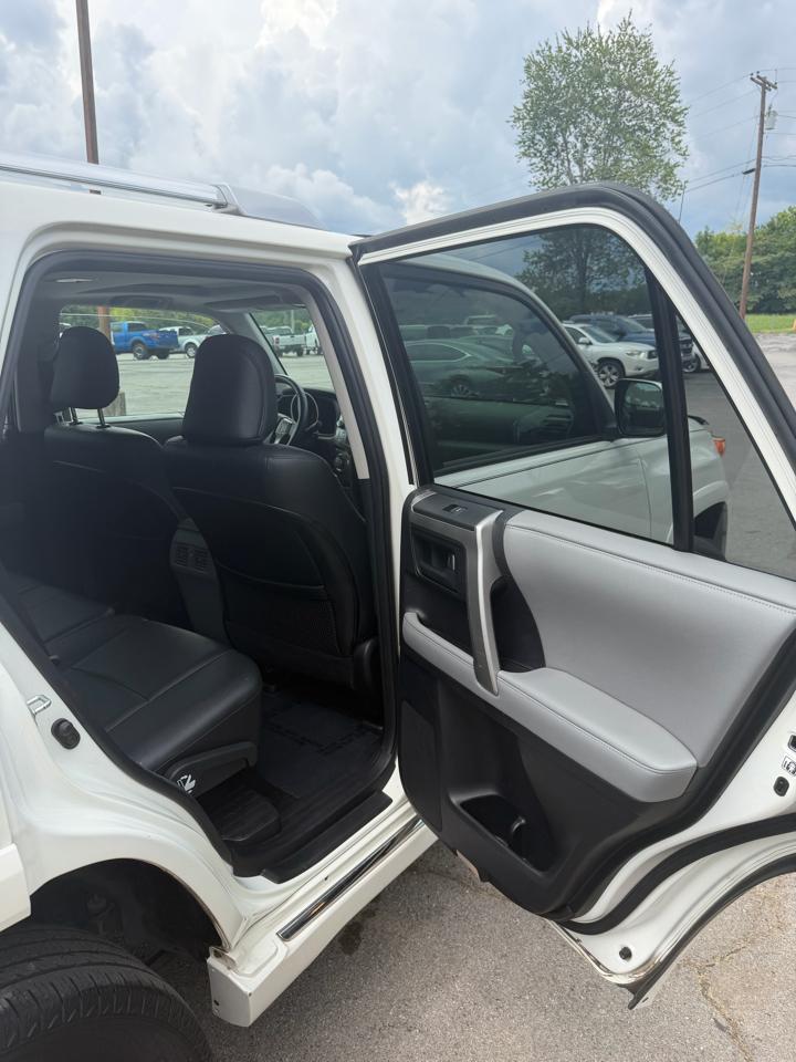 Toyota 4Runner 2WD 4dr V6 SR5 (Natl) 2013