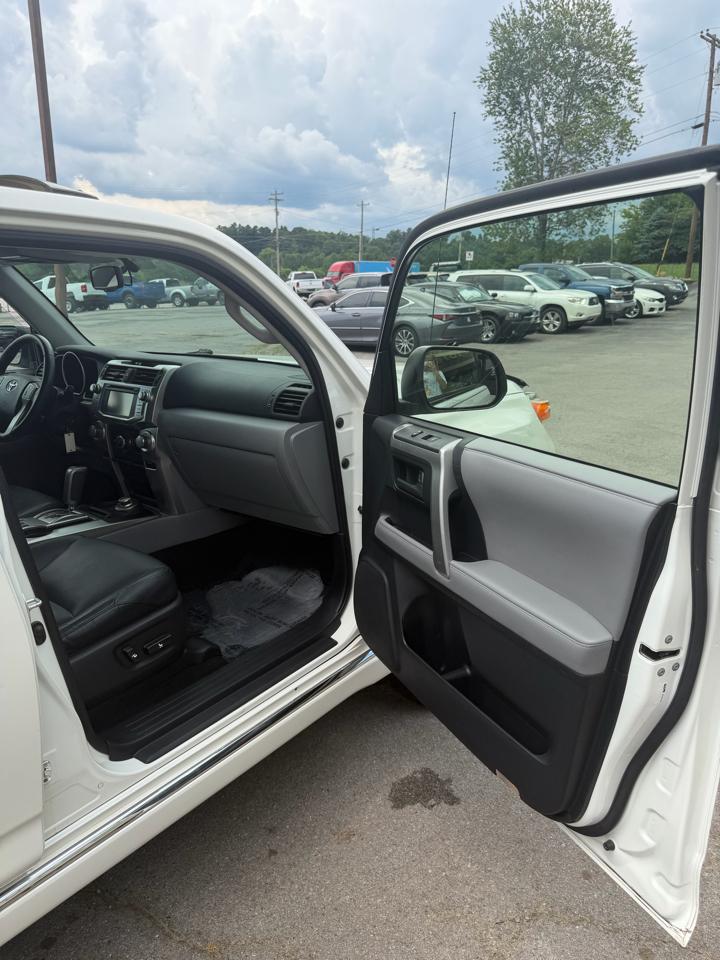 Toyota 4Runner 2WD 4dr V6 SR5 (Natl) 2013