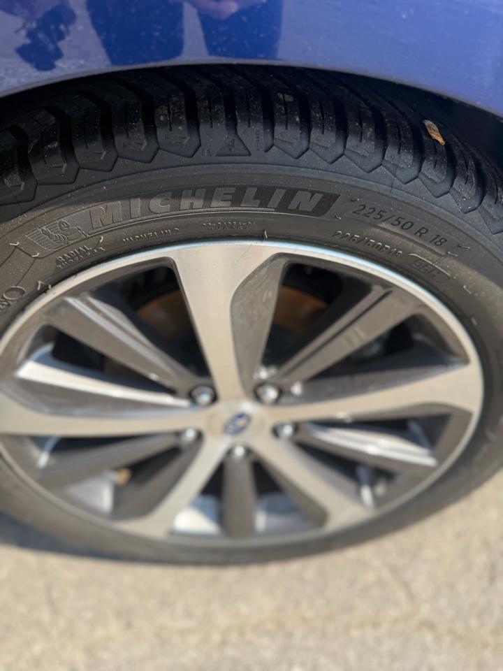 Subaru Legacy 4dr Sdn 2.5i Limited 2015