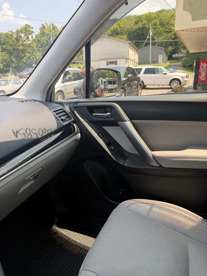 Subaru Forester 2.5i Limited CVT 2017