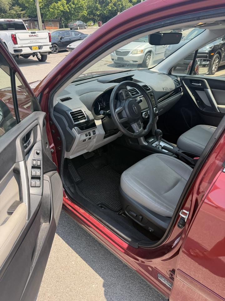 Subaru Forester 2.5i Limited CVT 2017