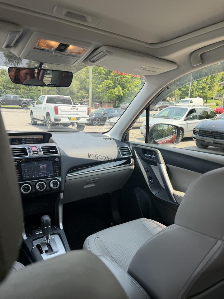 Subaru Forester 2.5i Limited CVT 2017