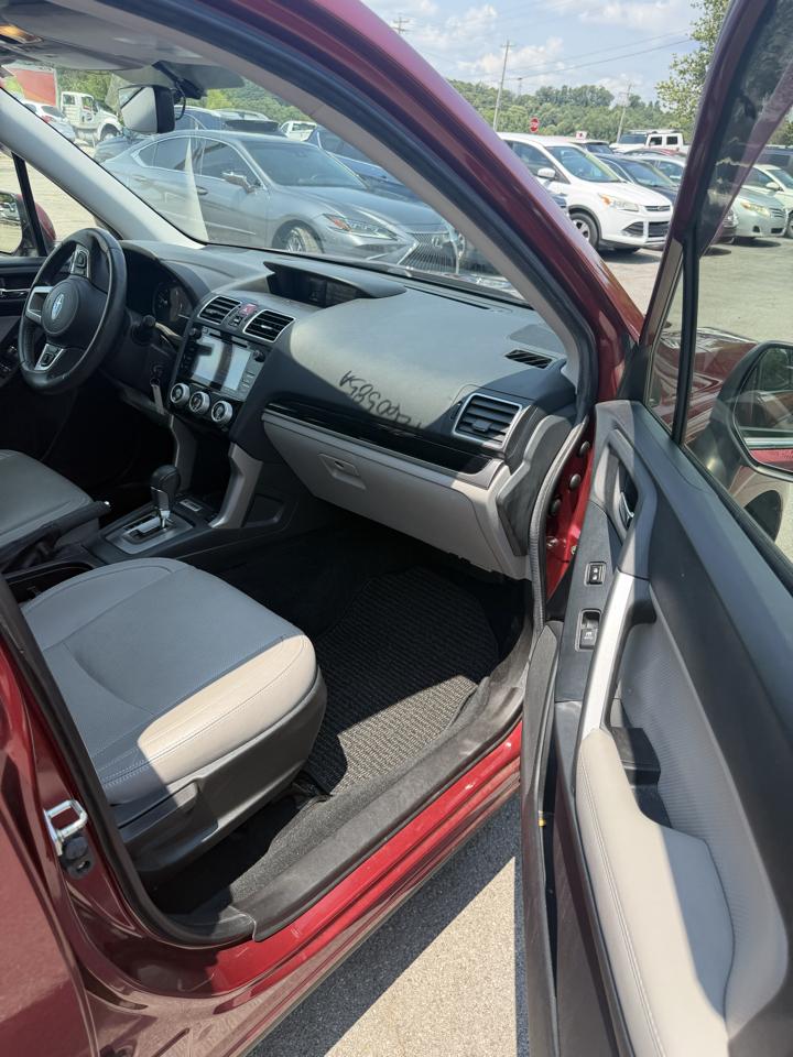 Subaru Forester 2.5i Limited CVT 2017