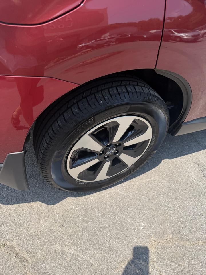 Subaru Forester 2.5i Limited CVT 2017