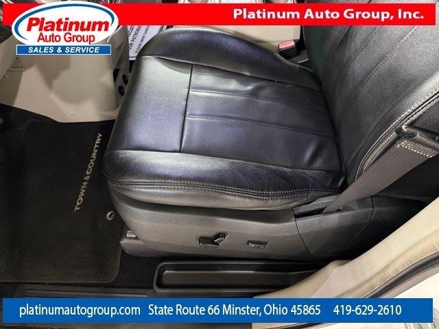 Chrysler Town & Country  2013