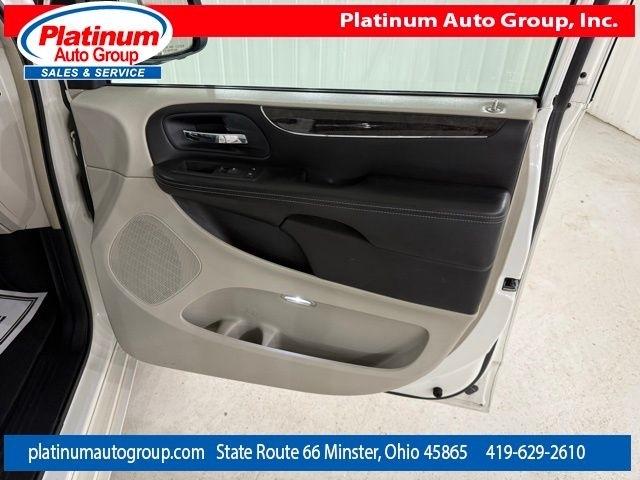Chrysler Town & Country  2013