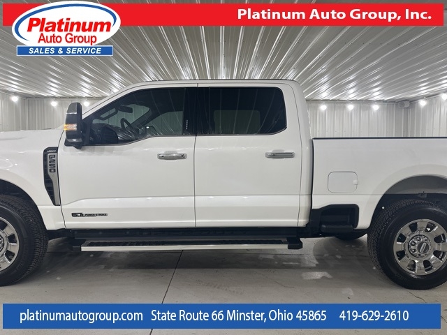 2023 Ford F-250 Lariat photo 2