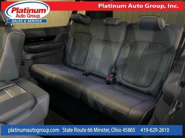 Jeep Grand Wagoneer L  2023