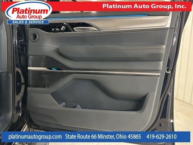 Jeep Grand Wagoneer L  2023