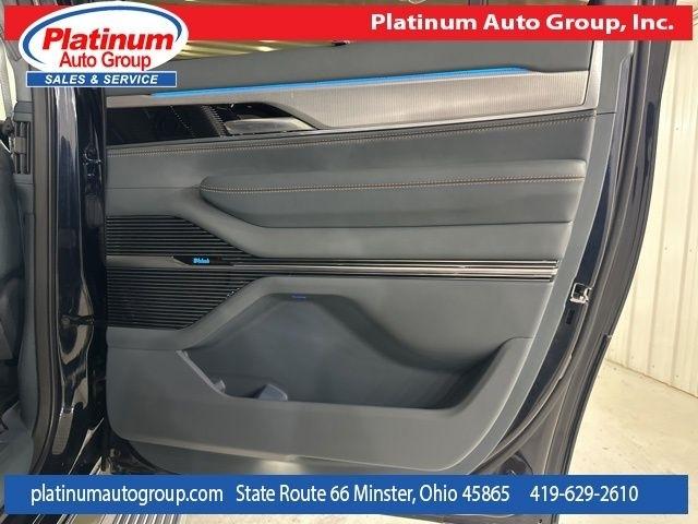 Jeep Grand Wagoneer L  2023