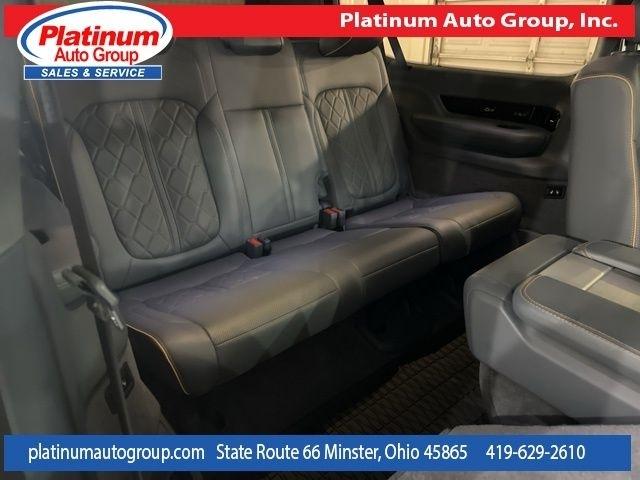 Jeep Grand Wagoneer L  2023