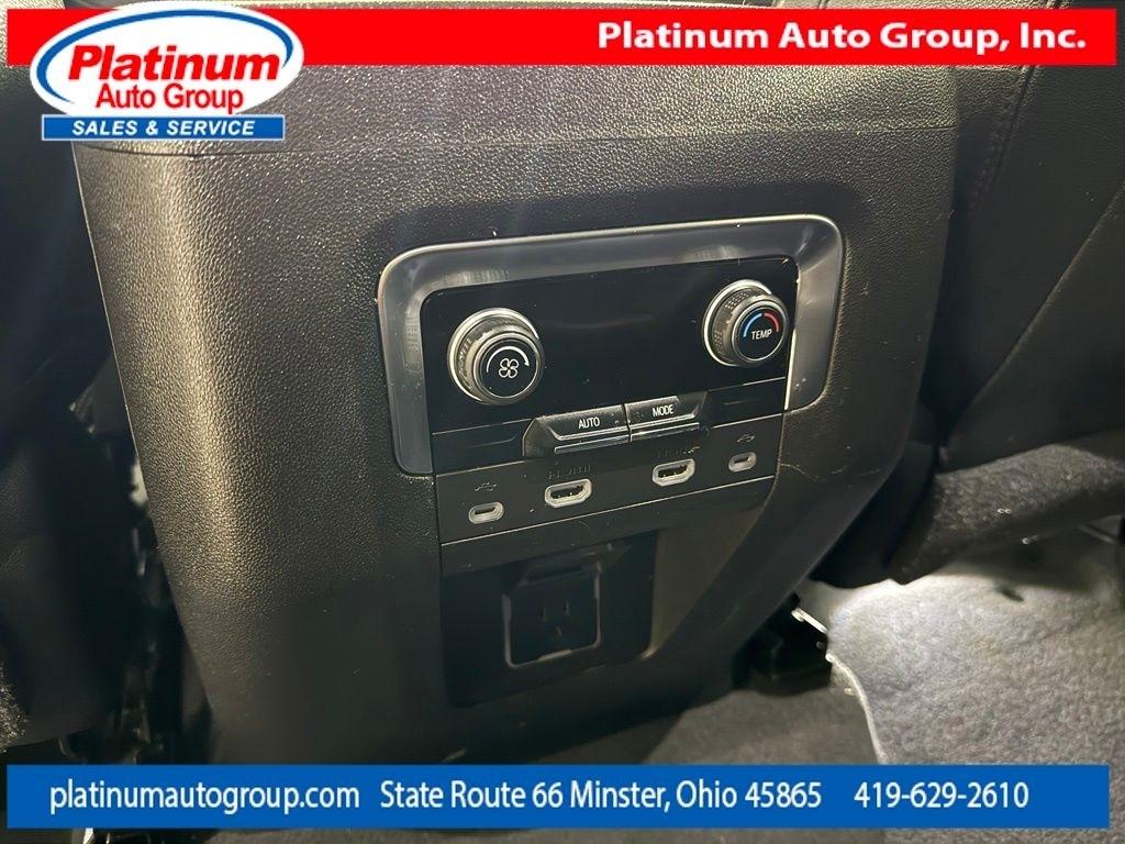Chevrolet Suburban  2021