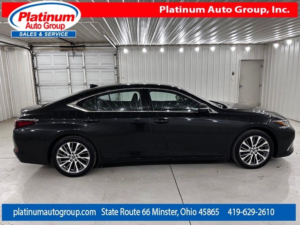 Lexus ES  2021