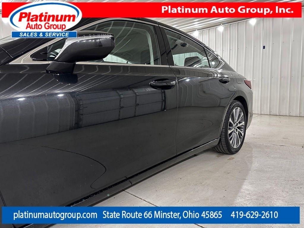 Lexus ES  2021