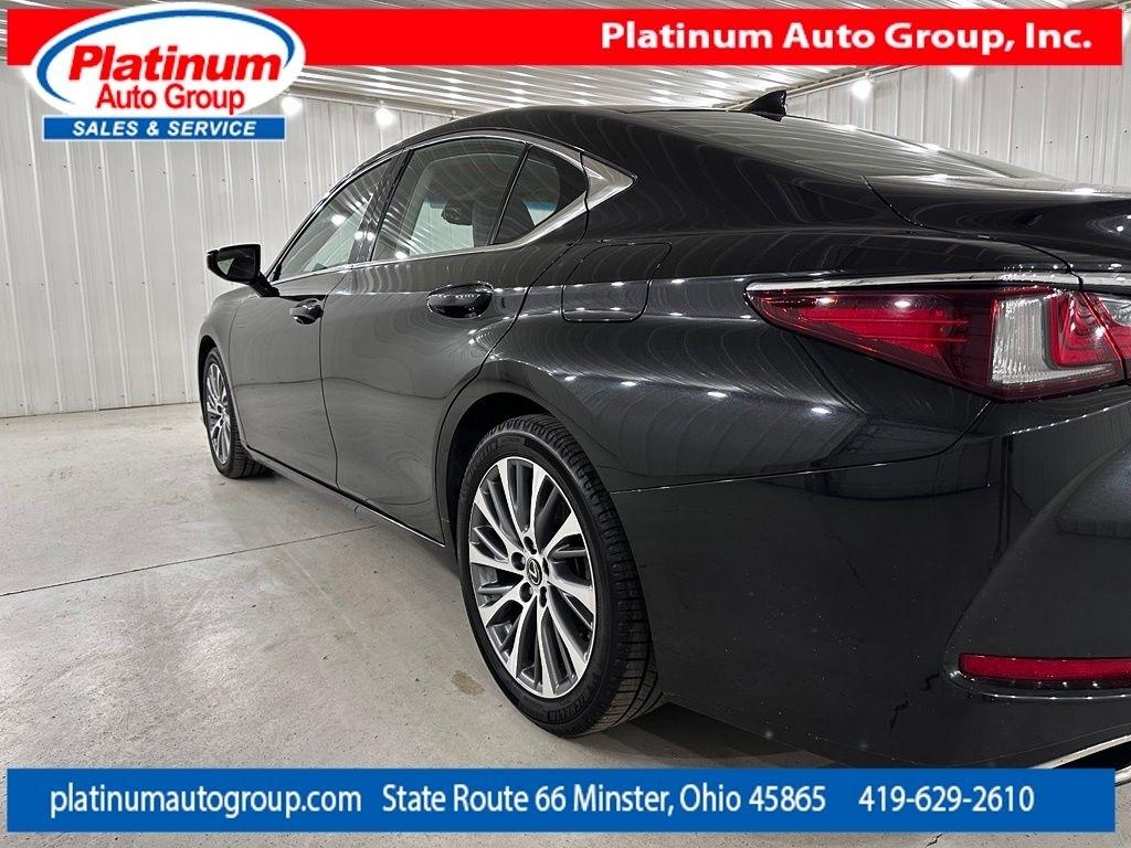 Lexus ES  2021