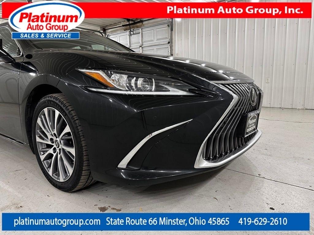 Lexus ES  2021