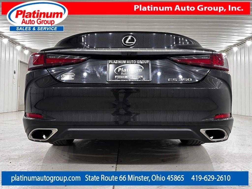 Lexus ES  2021