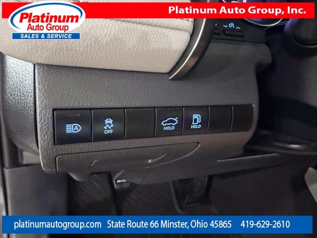 Toyota Camry  2019
