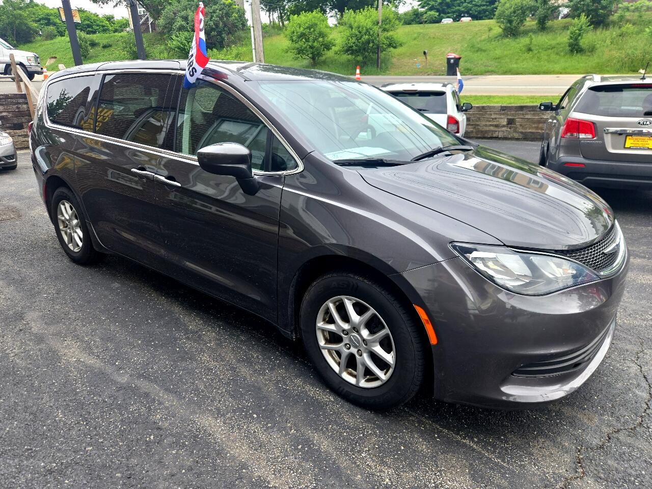 2020 Chrysler Voyager LX photo 3