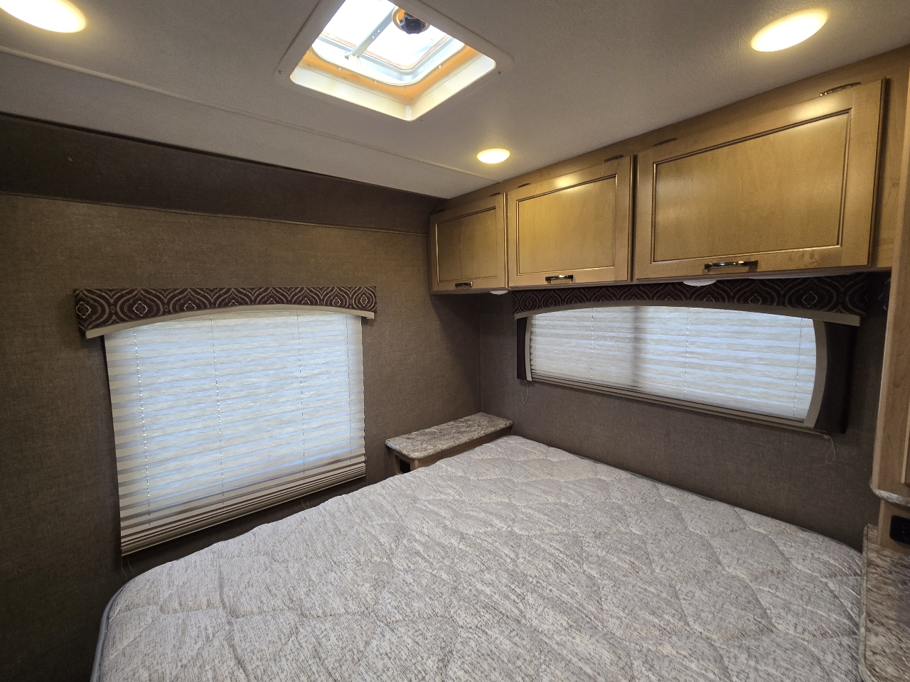 Ford E450  2018 Ford E450  2018